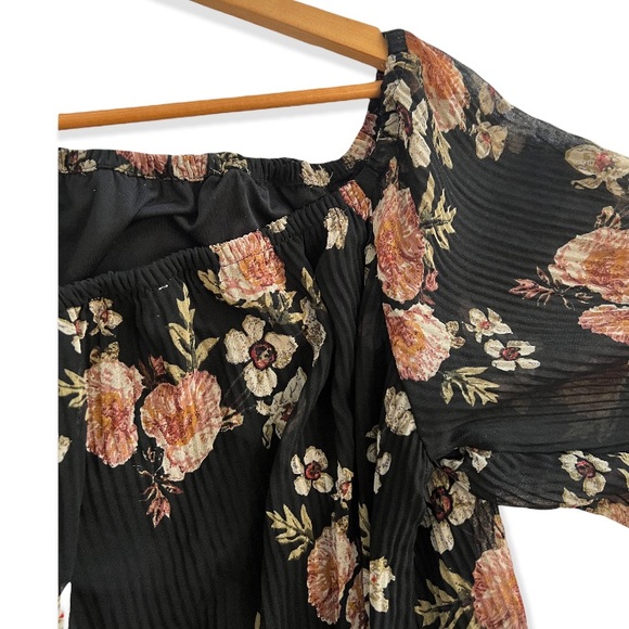 🌸4/$50🌸 off the shoulder floral dress DEX - Picture 2 of 8
